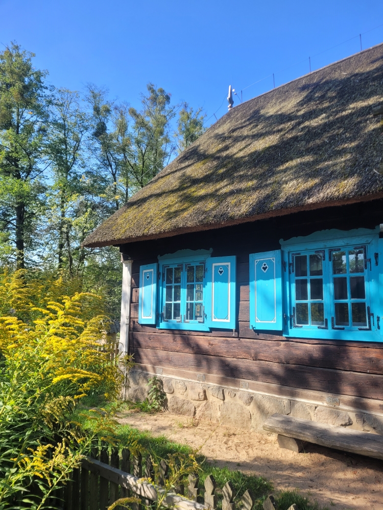 Budynek dawnej plebanii w skansenie w Olsztynku