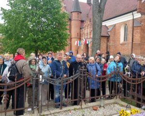 Pielgrzymka do Gietrzwałdu. Grób księdza Augustyna Weichsla, jego matki i siostry.