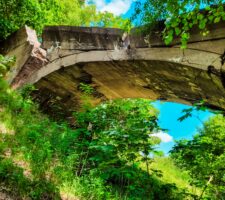 zawalony most kruklanki mazury przewodnik